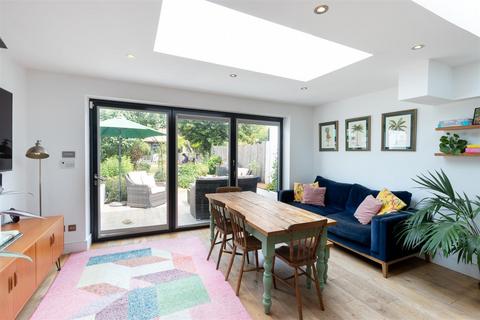 79 Effra Road, London, SW19 8PS