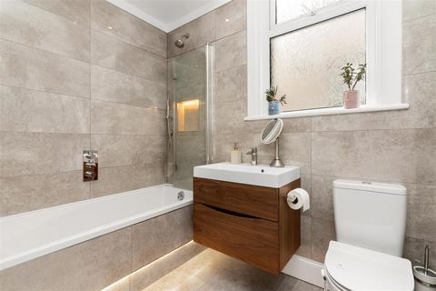 130 Gladstone Road, London, SW19 1QW