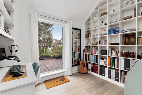 130 Gladstone Road, London, SW19 1QW