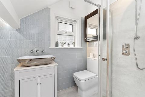 130 Gladstone Road, London, SW19 1QW