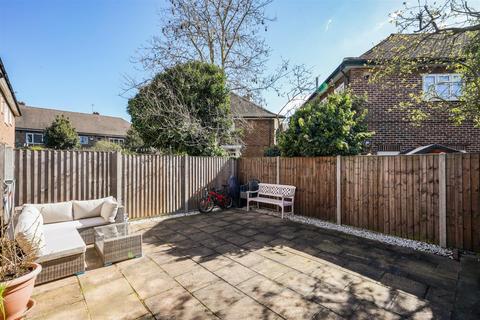 98 Toynbee Road, London, SW20 8SL