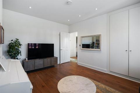 98 Toynbee Road, London, SW20 8SL