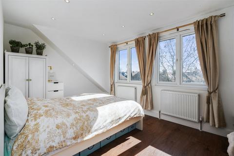 98 Toynbee Road, London, SW20 8SL