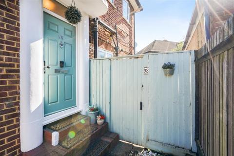 98 Toynbee Road, London, SW20 8SL