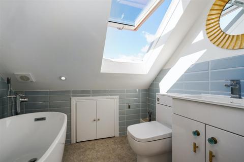 98 Toynbee Road, London, SW20 8SL