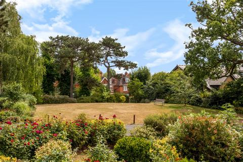 Flat 40, Edge Hill Court Edge Hill, London, SW19 4LL