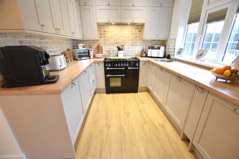 158 Fairmont Road, Grimsby, DN32 8DU
