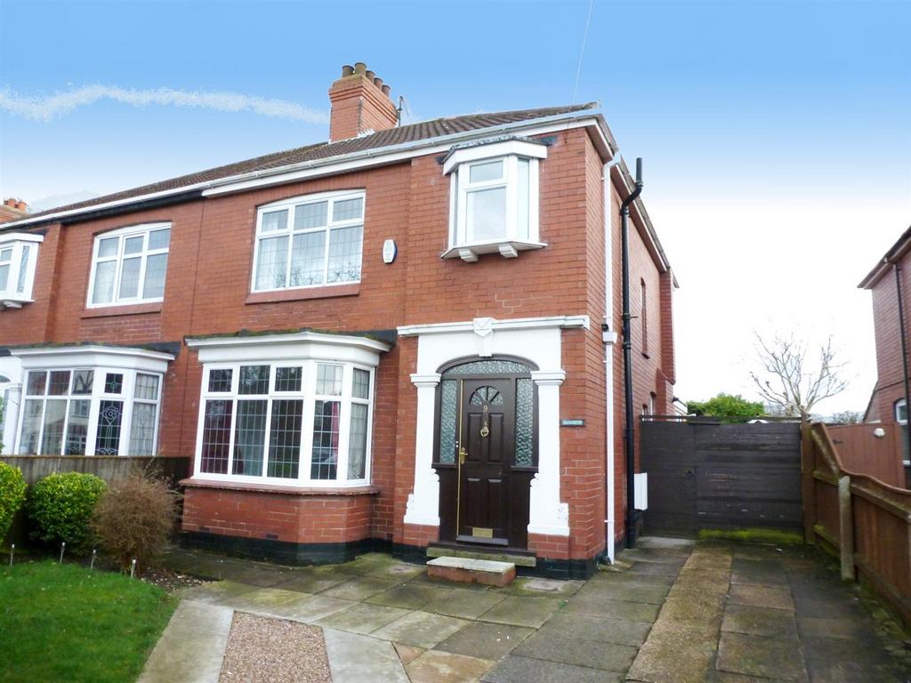 Clee Crescent, Old Clee, Grimsby DN32 3 bed semidetached house £165,000