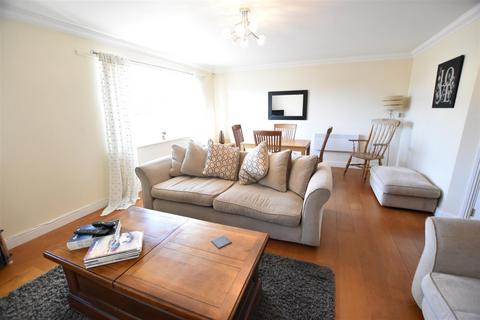 2 bedroom apartment for sale, Chapman Wood Court, Cleethorpes DN35