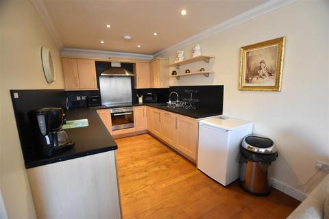 2 bedroom apartment for sale, Chapman Wood Court, Cleethorpes DN35