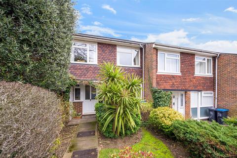 3 Hillview, London, SW20 0TA