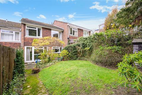 3 Hillview, London, SW20 0TA