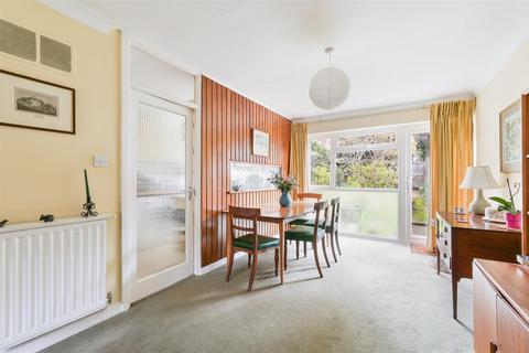 3 Hillview, London, SW20 0TA