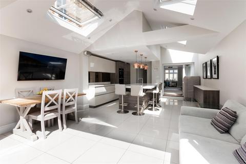 22 Effra Road, Wimbledon, London, SW19 8PP