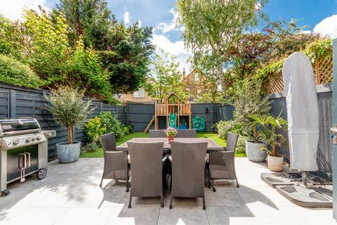 22 Effra Road, Wimbledon, London, SW19 8PP