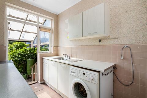 6 Arthur Road, New Malden, KT3 6LX