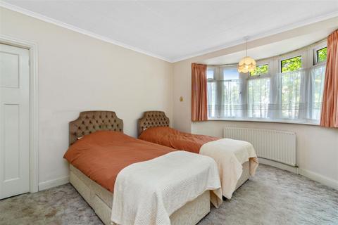6 Arthur Road, New Malden, KT3 6LX