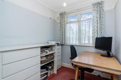 6 Arthur Road, New Malden, KT3 6LX
