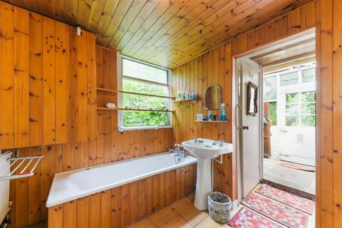 9 Effra Road, Wimbledon, London, SW19 8PW