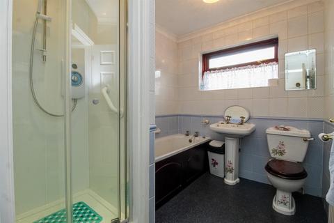 2 bedroom bungalow for sale, Newlaithes Crescent, Normanton WF6