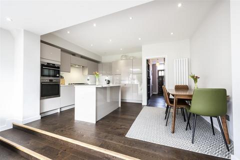 61 Bronson Road, London, SW20 8DZ