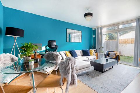 60b Quicks Road, London, SW19 1EY