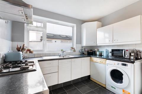 60b Quicks Road, London, SW19 1EY