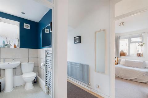 60b Quicks Road, London, SW19 1EY