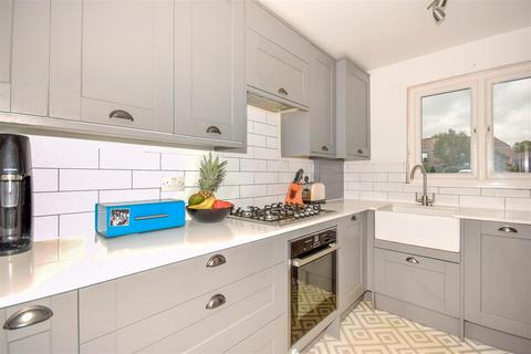 12 Abingdon Close, London, SW19 1AD