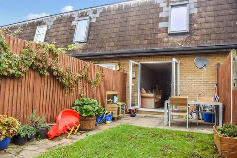 12 Abingdon Close, London, SW19 1AD