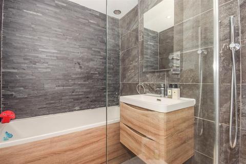 12 Abingdon Close, London, SW19 1AD