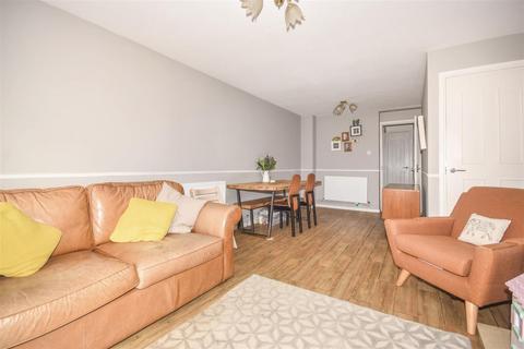 12 Abingdon Close, London, SW19 1AD