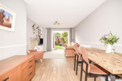 12 Abingdon Close, London, SW19 1AD