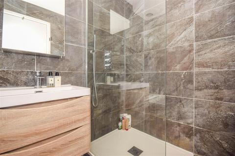 12 Abingdon Close, London, SW19 1AD
