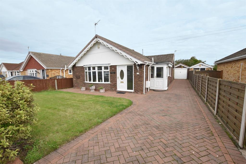 Riverside Drive, Cleethorpes DN35 3 bed detached bungalow for sale £