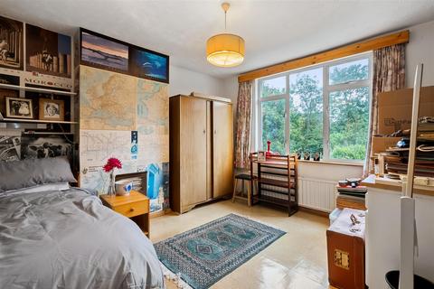 13 Coppice Close, London, SW20 9AS