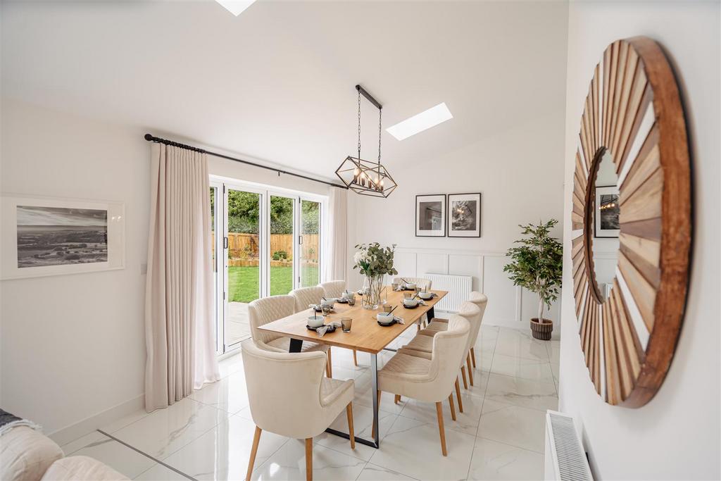 Sitting/dining room