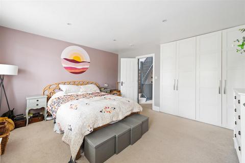42 Milton Road, London, SW19 8SE
