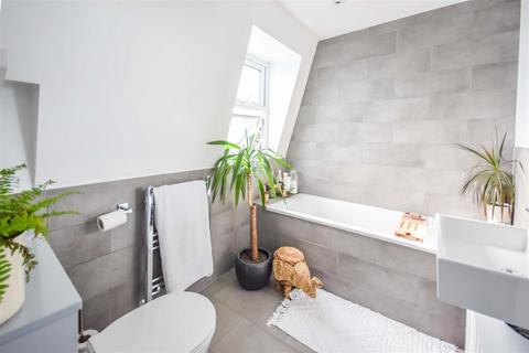 27a Quicks Road, London, SW19 1EZ