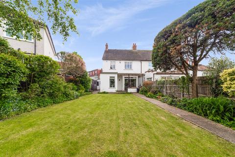 43 Heath Drive, London, SW20 9BE
