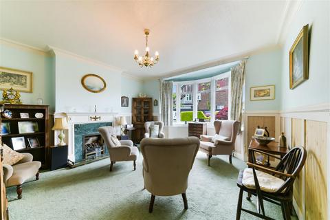 43 Heath Drive, London, SW20 9BE