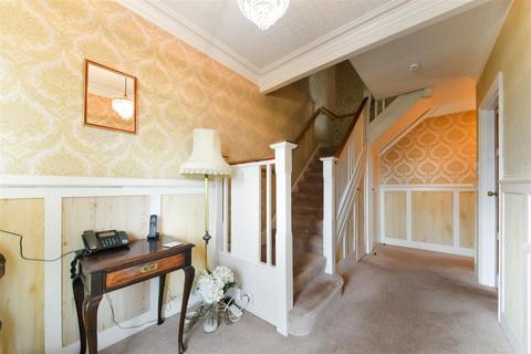 43 Heath Drive, London, SW20 9BE