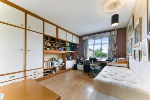 43 Heath Drive, London, SW20 9BE