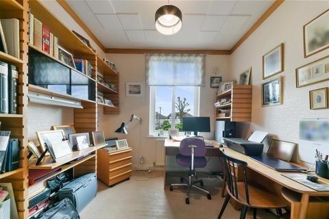 43 Heath Drive, London, SW20 9BE