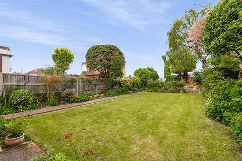 43 Heath Drive, London, SW20 9BE
