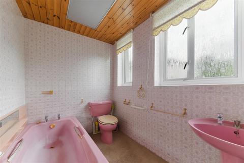 43 Heath Drive, London, SW20 9BE