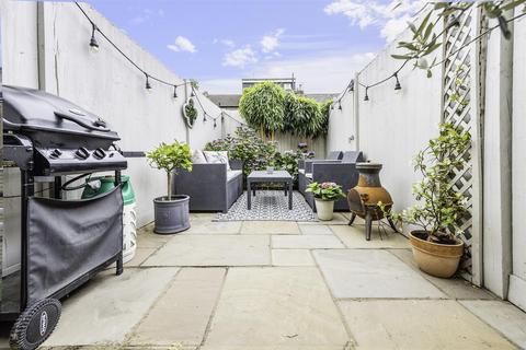 18 Quicks Road, London, SW19 1EZ