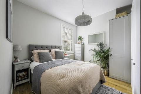 18 Quicks Road, London, SW19 1EZ