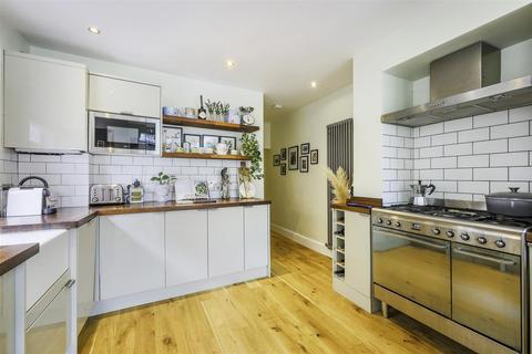 18 Quicks Road, London, SW19 1EZ