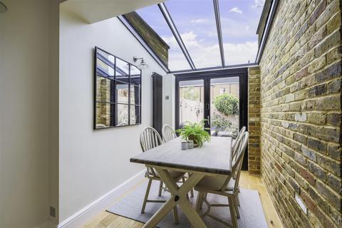 18 Quicks Road, London, SW19 1EZ